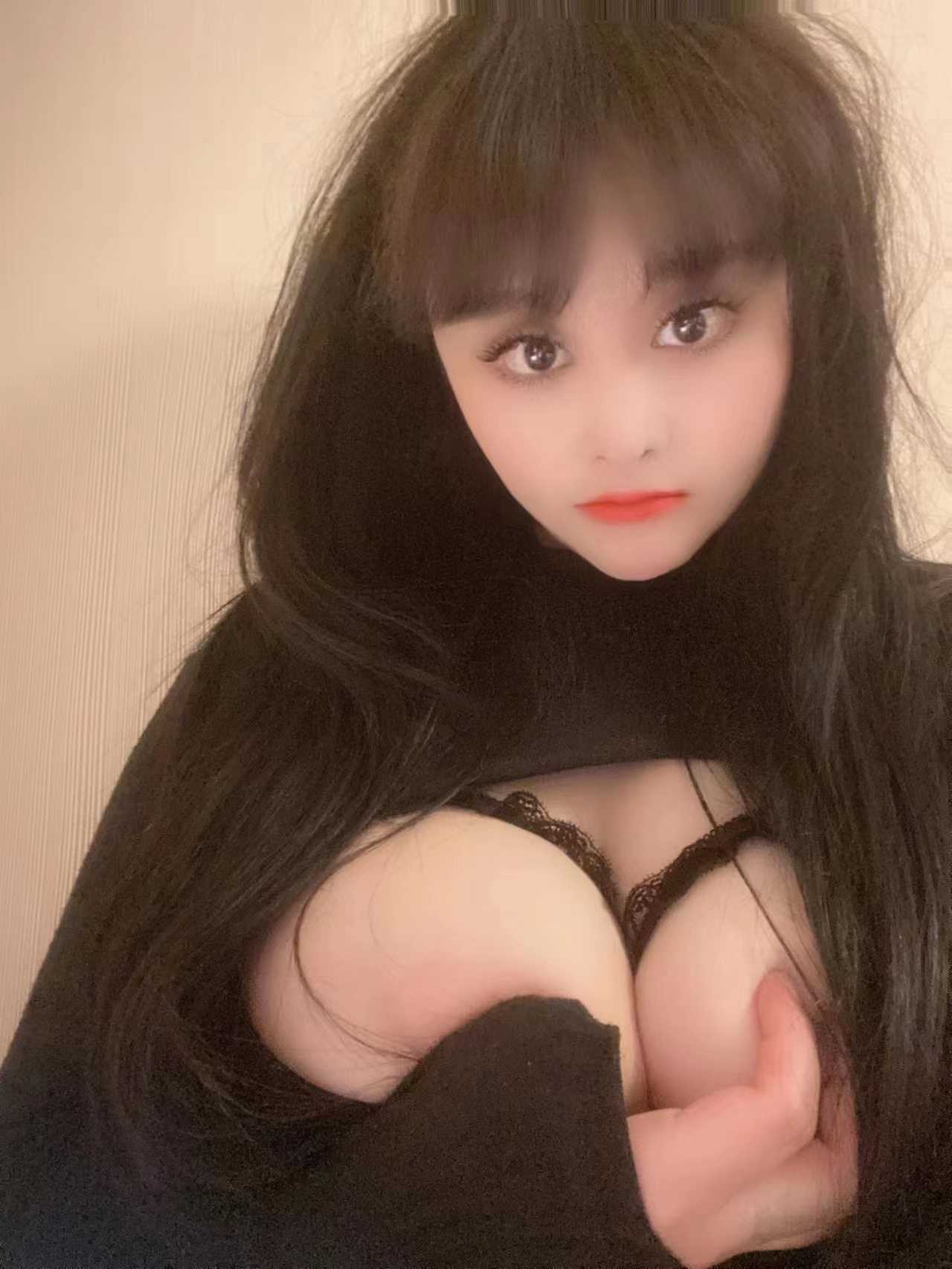 大胸美女，XT可爽了