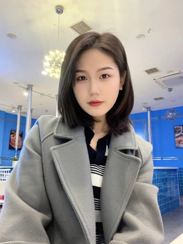 kh好 看着年轻 很嫩