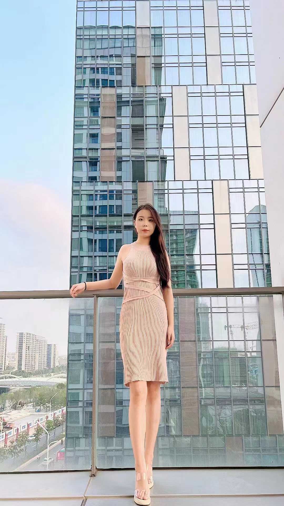 很嫩，亭亭玉立水灵灵