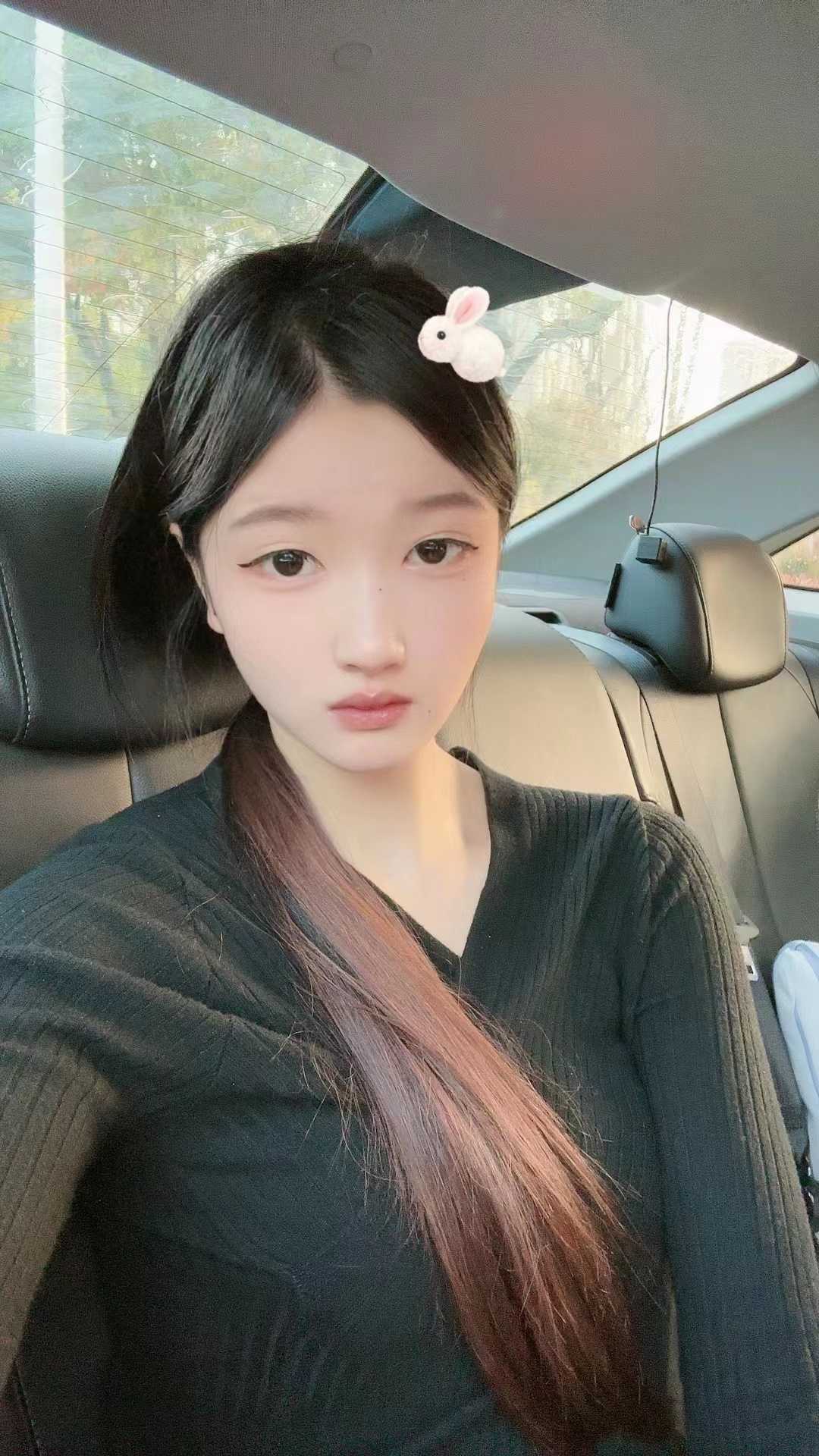 00后可盐可甜的小姐姐