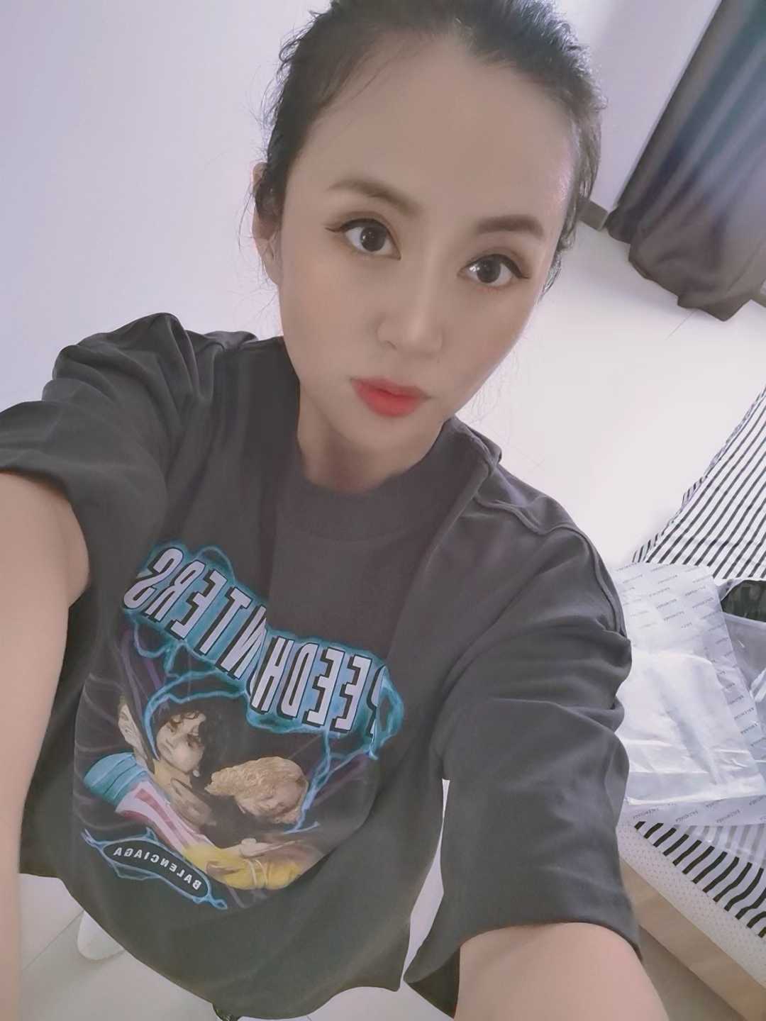 大腿带文身的熟妇