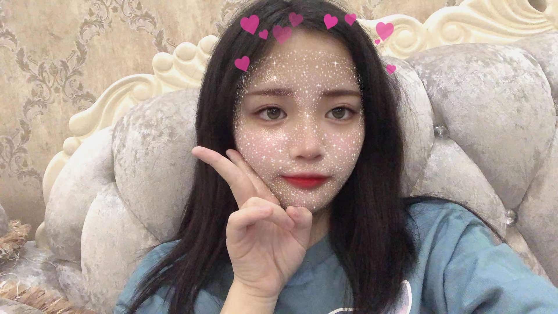 完美身材，皮肤光滑有弹性，胸丰满又有弹性