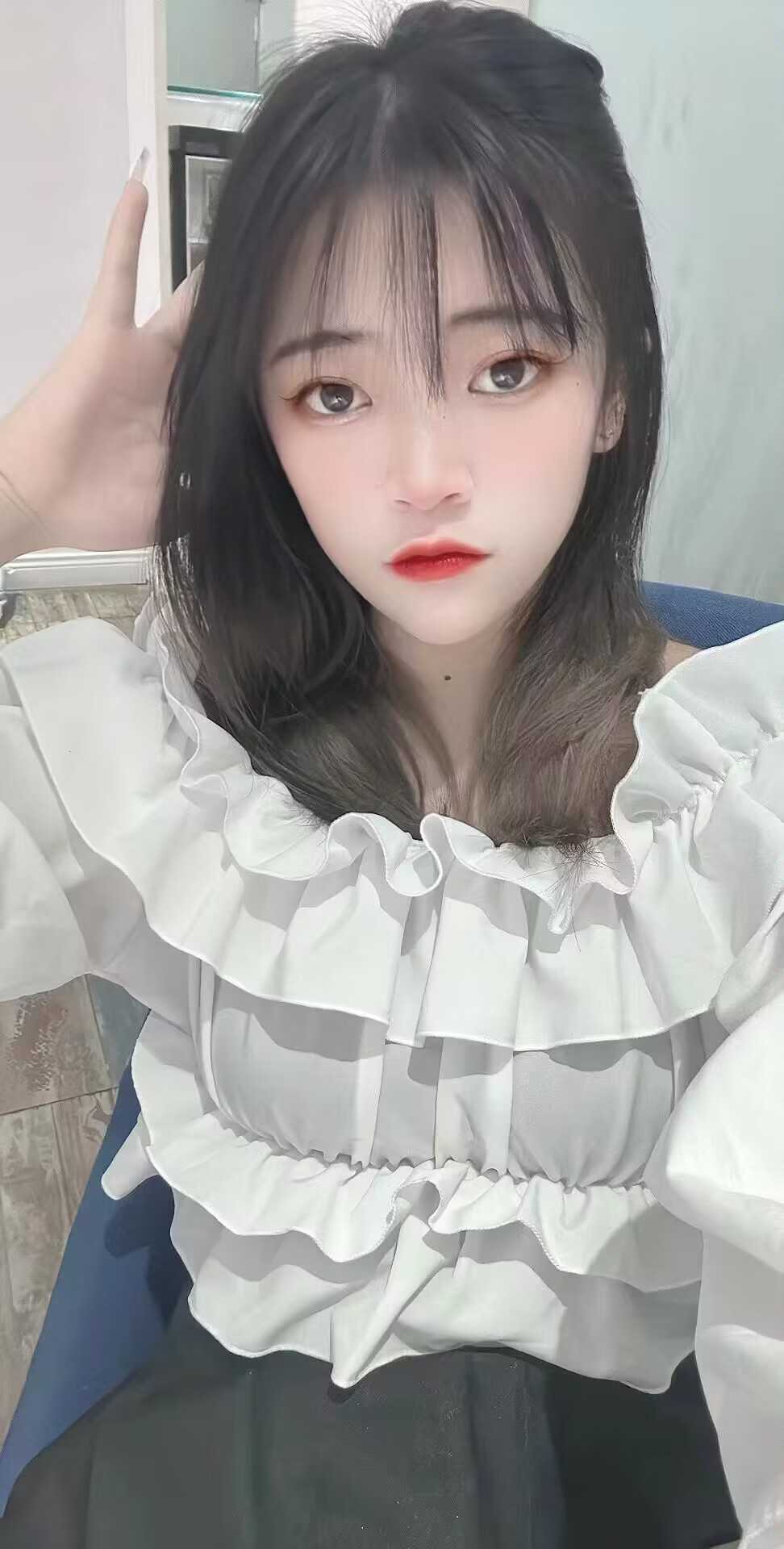 刚出炉的漂亮妹子