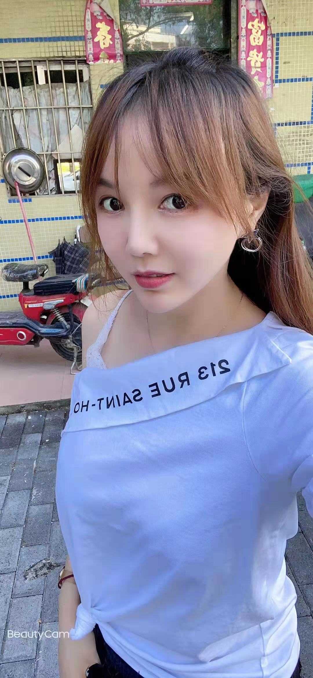 胸大不机车的妹子阿灵