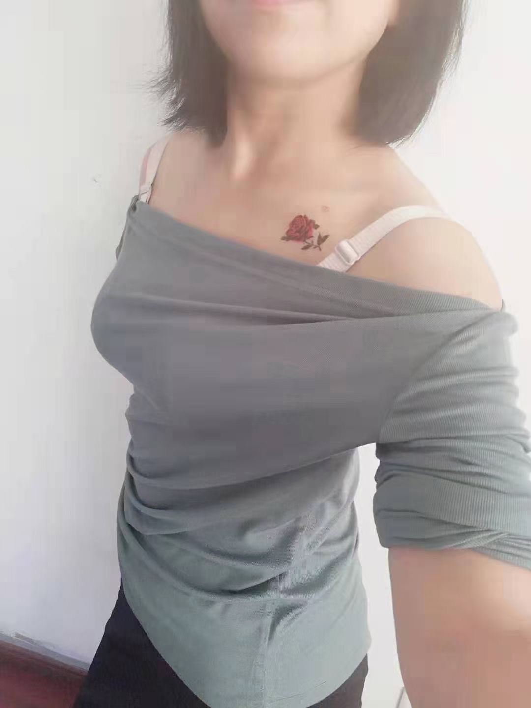 栖霞一个淑女 腿上有纹身 很适合泻火 服务系 颜值党就别来了