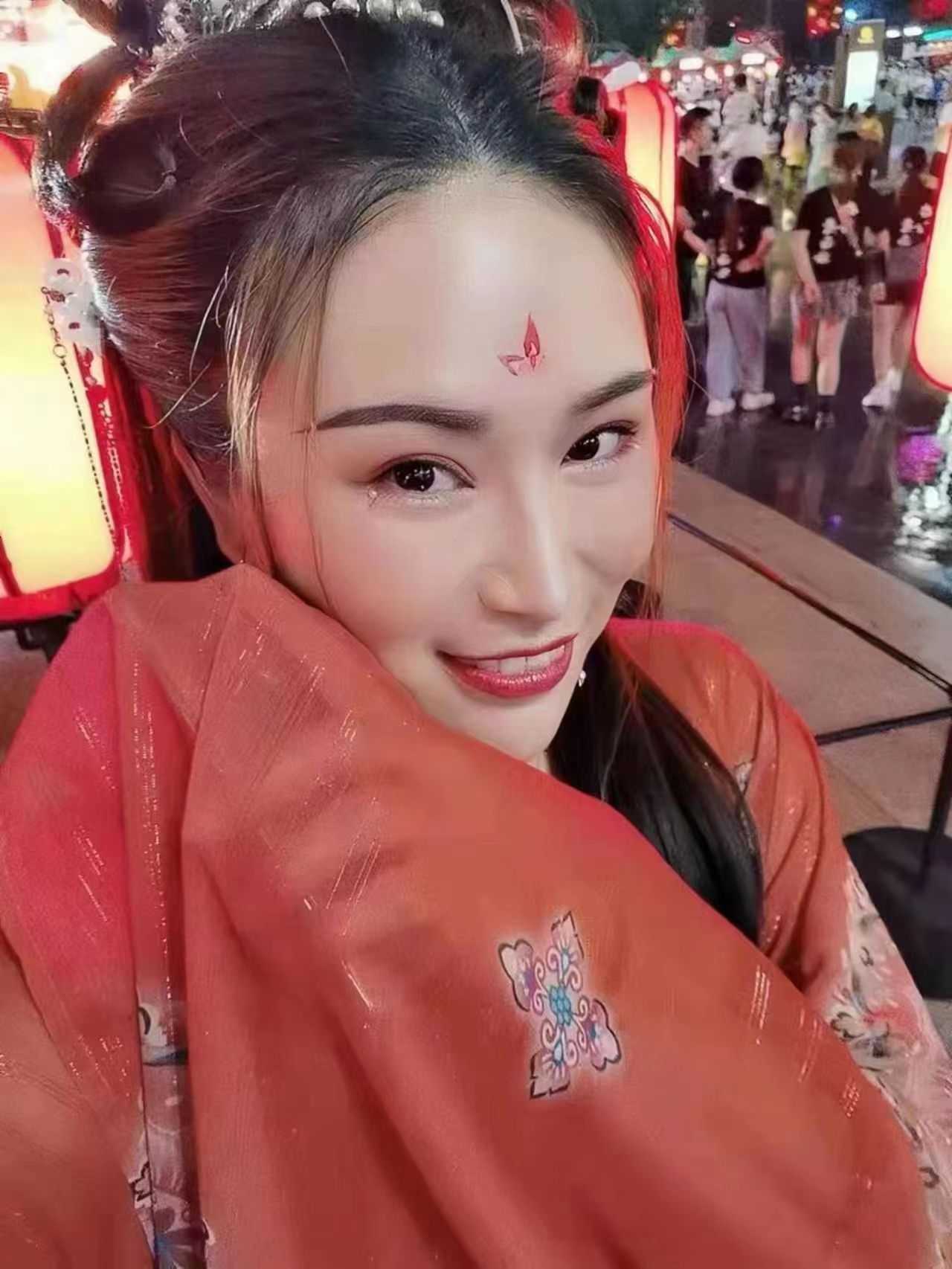 温柔诱惑，姿势随意