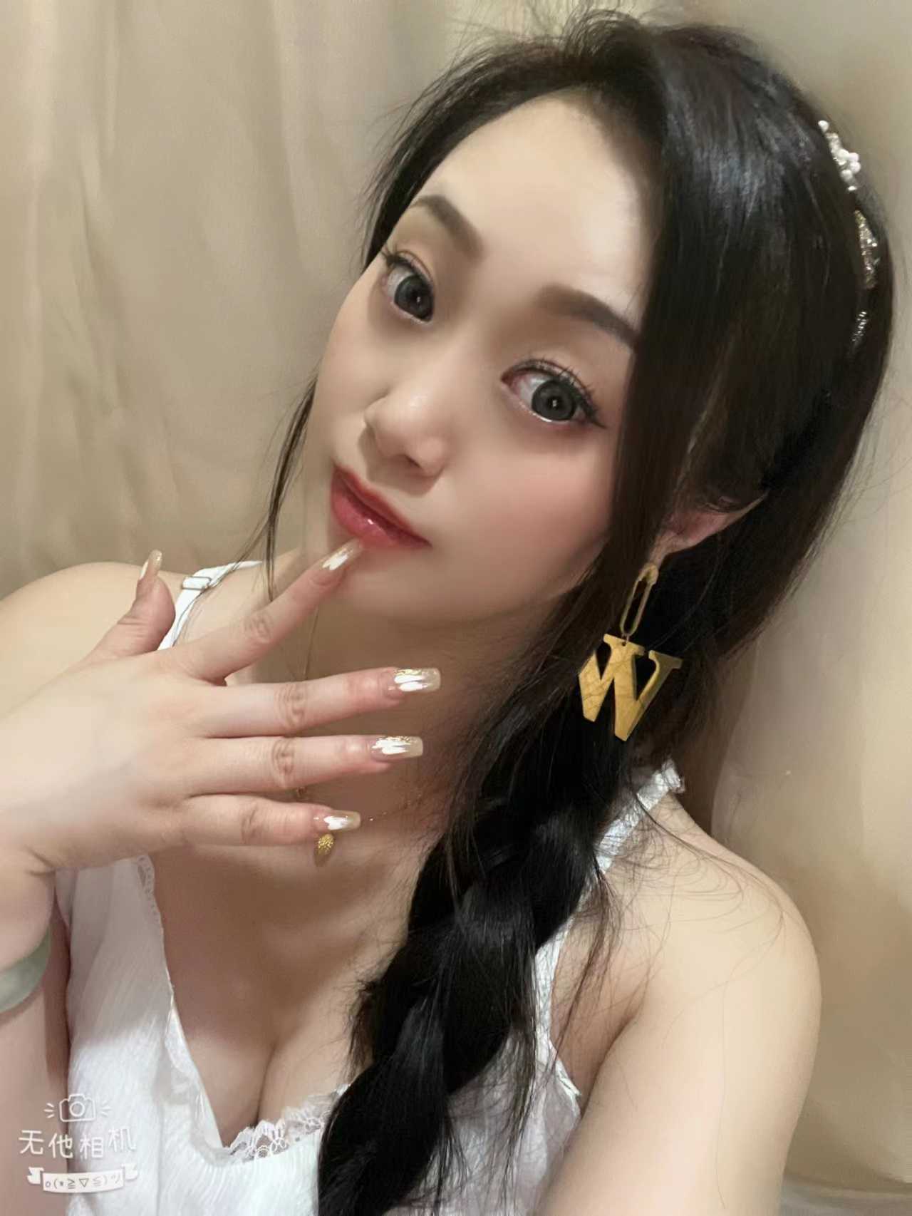 大眼有味道的小姐姐