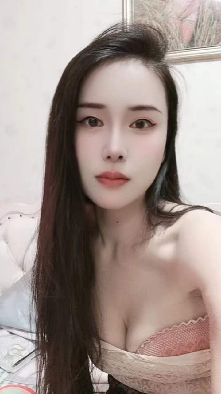 身材高挑性感的御姐