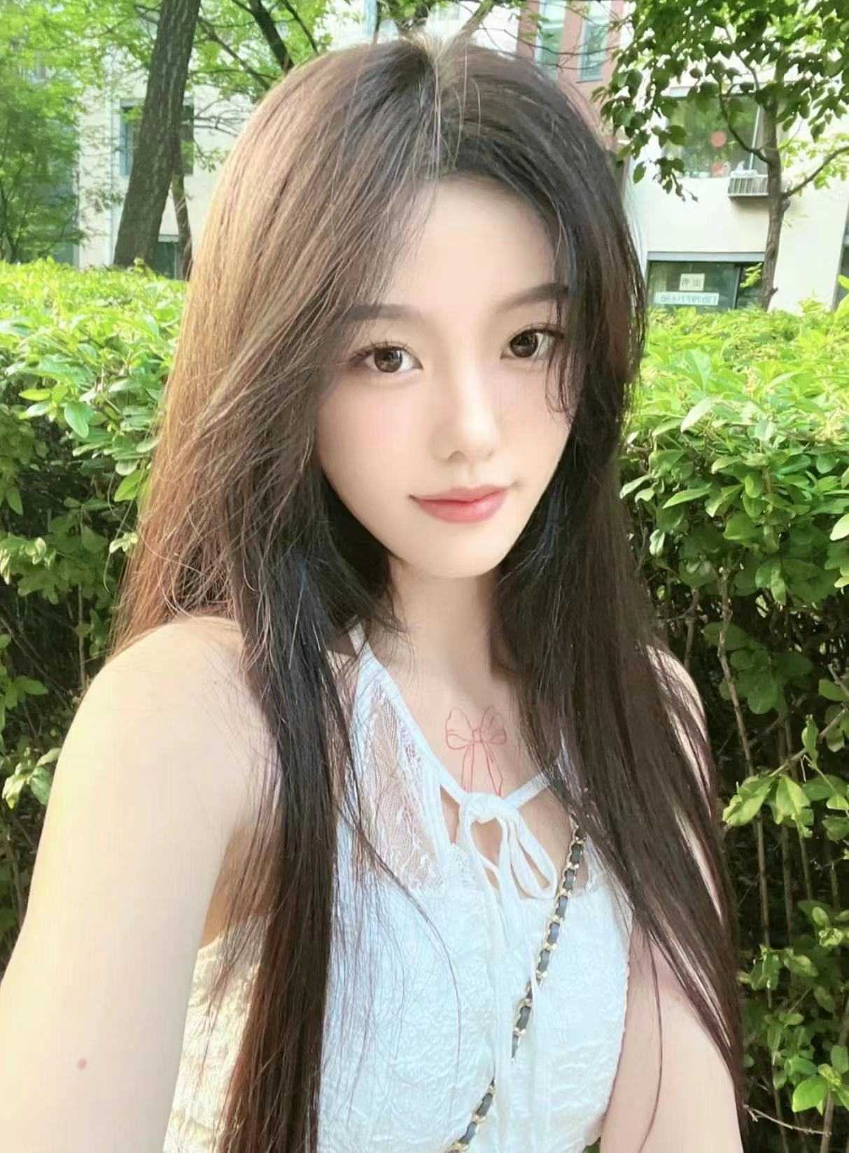 眉眼之间，很是温柔