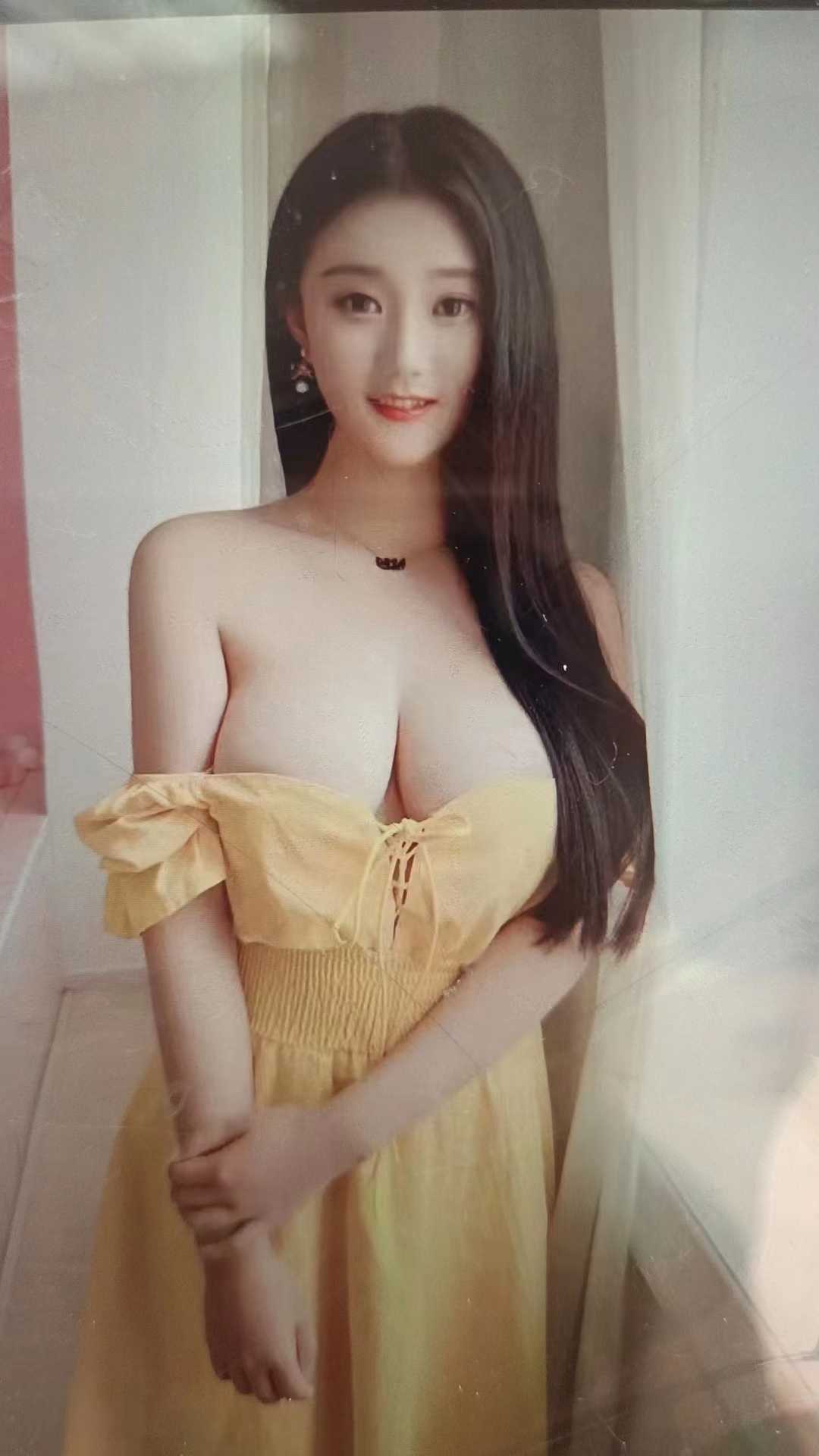 颜值高有气质，胸大b紧