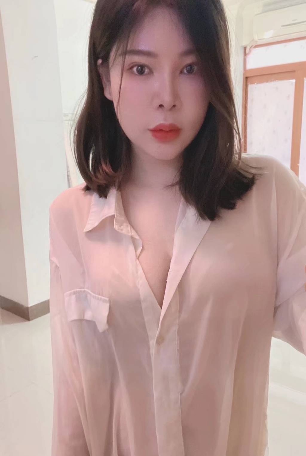 大奶少妇，加钱可以特服