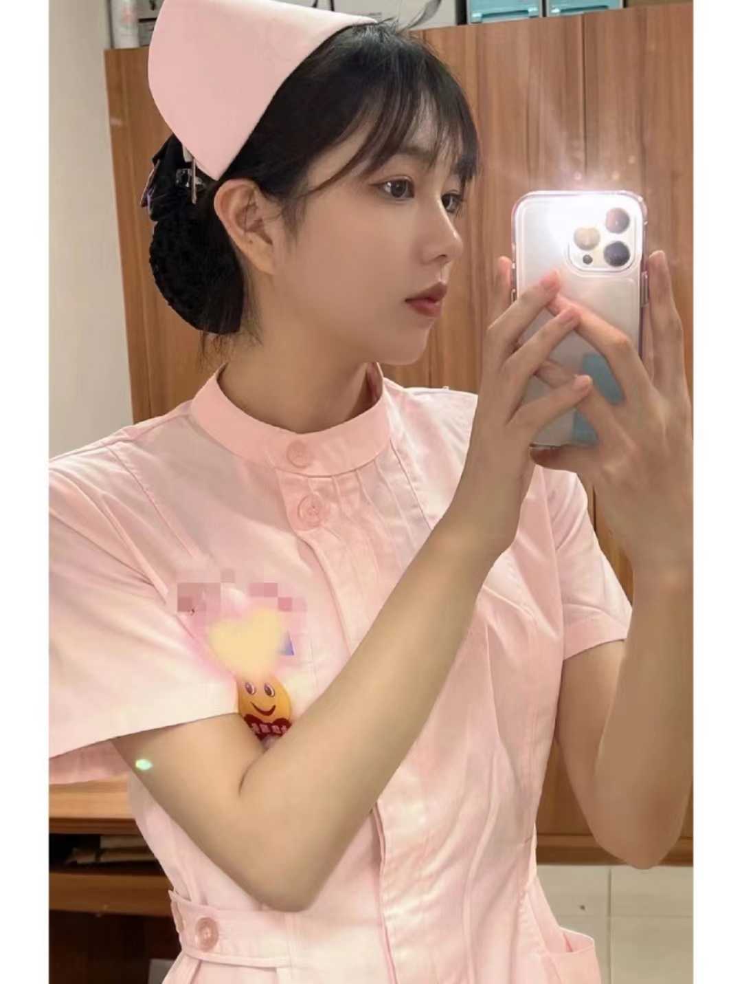 妹子下面紧，淫水还很多