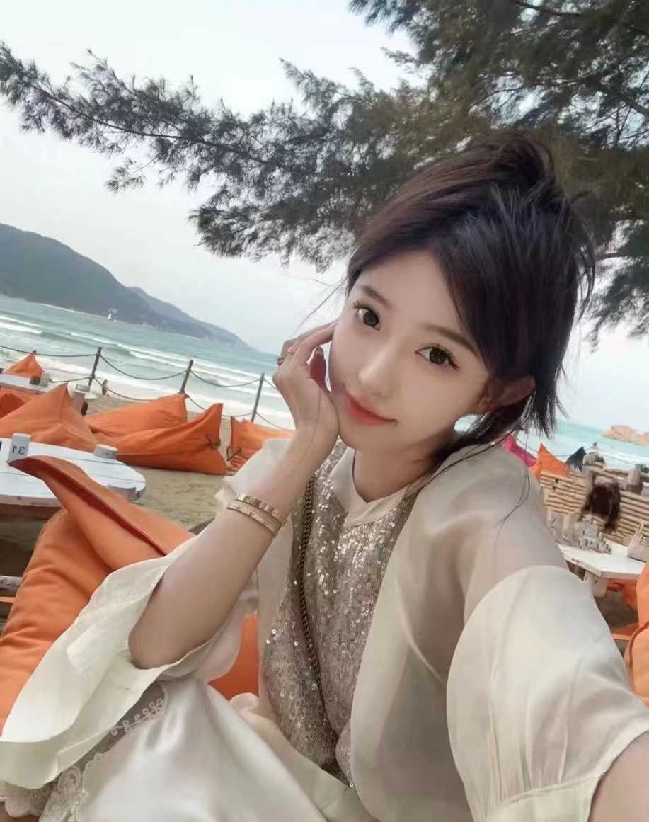 大胸粉嫩小妹儿