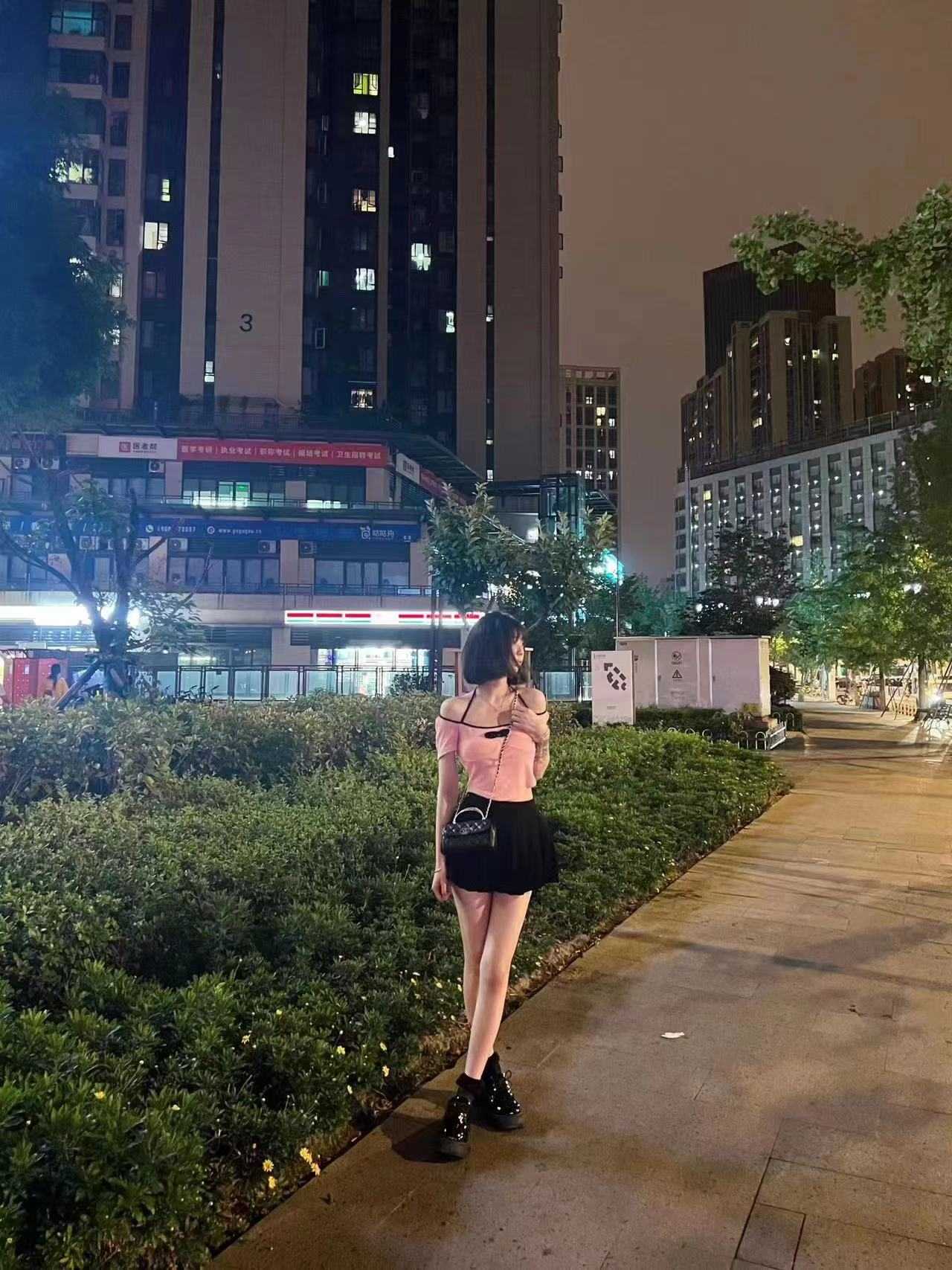 颜值身材超级好的小嫩妹