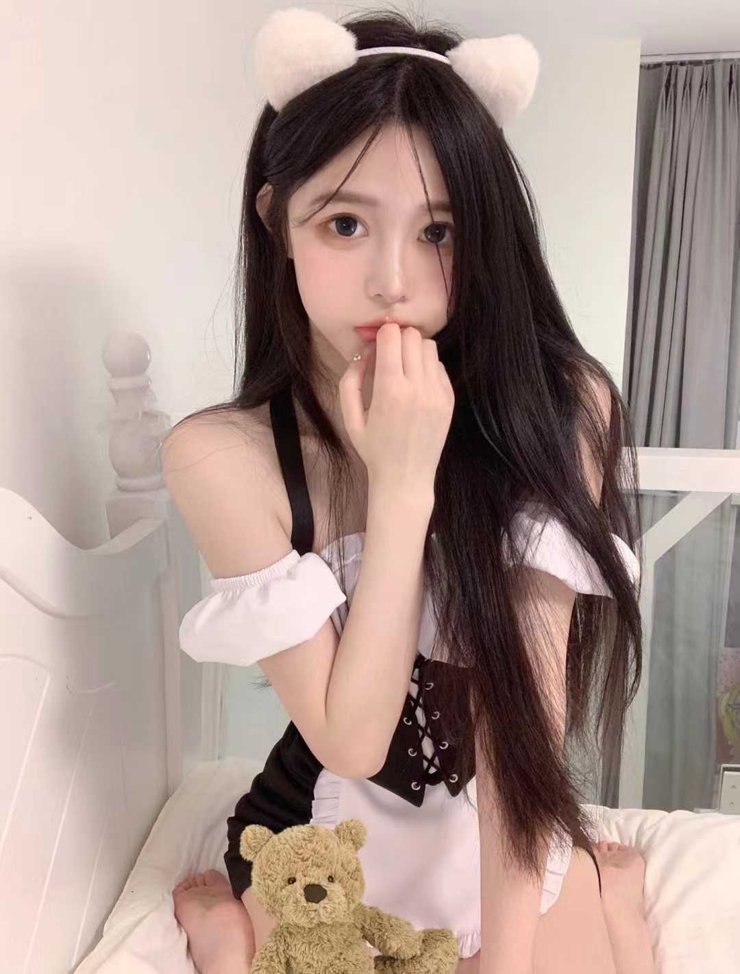 性感咪咪，身材修长