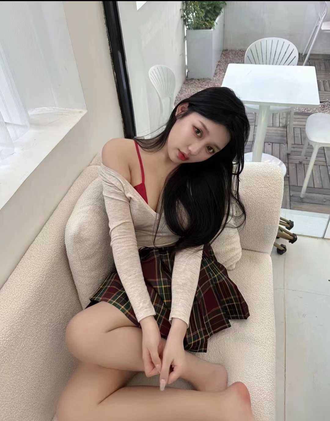 粉嫩小姐姐，个人喜欢后入