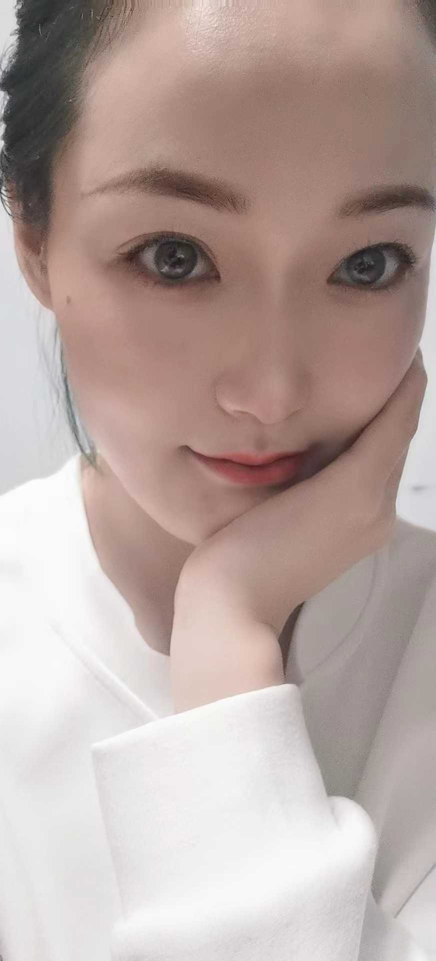 皮肤还挺白 揉着两个胸配合你