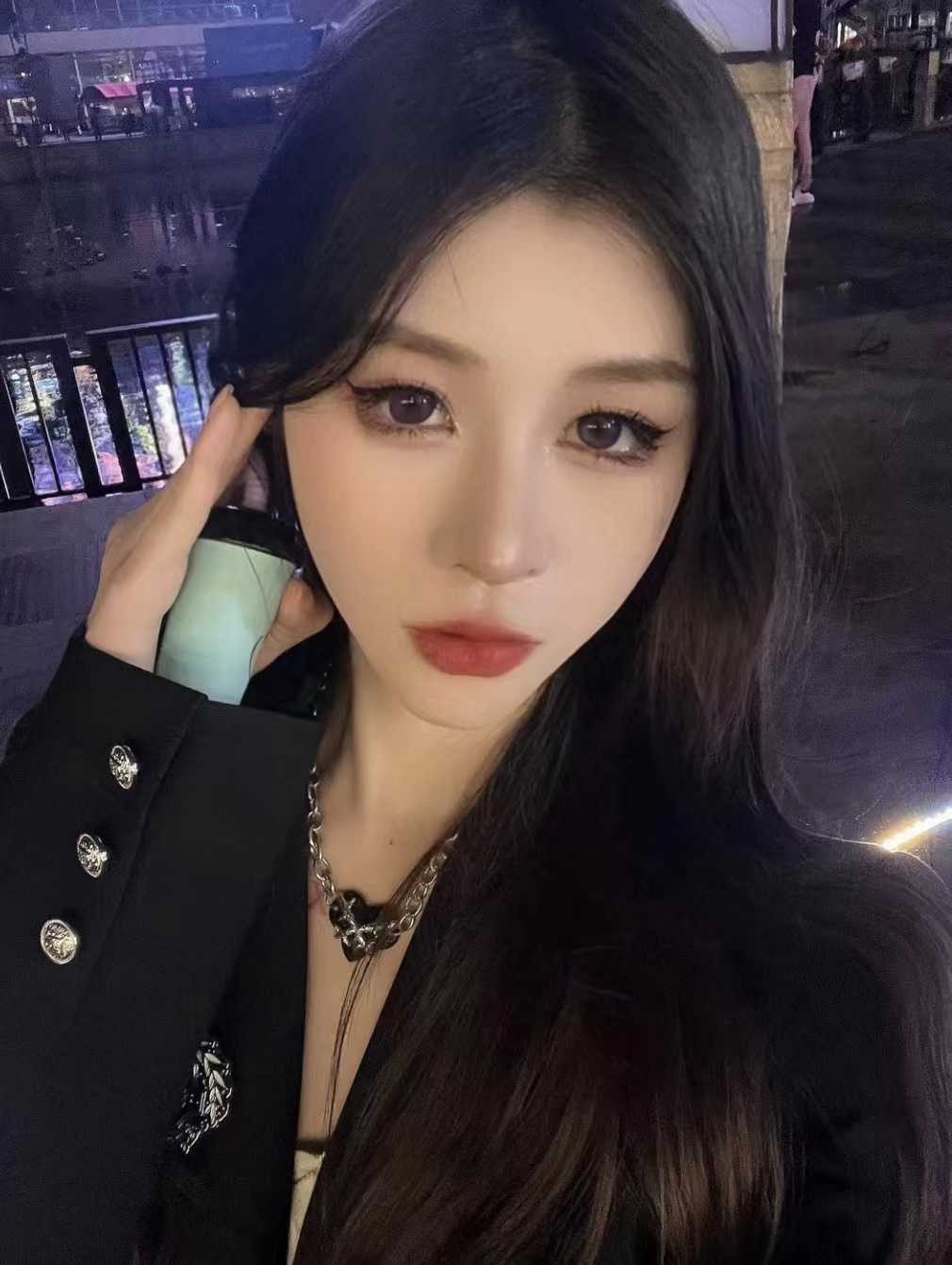 身材性感高挑的菲菲