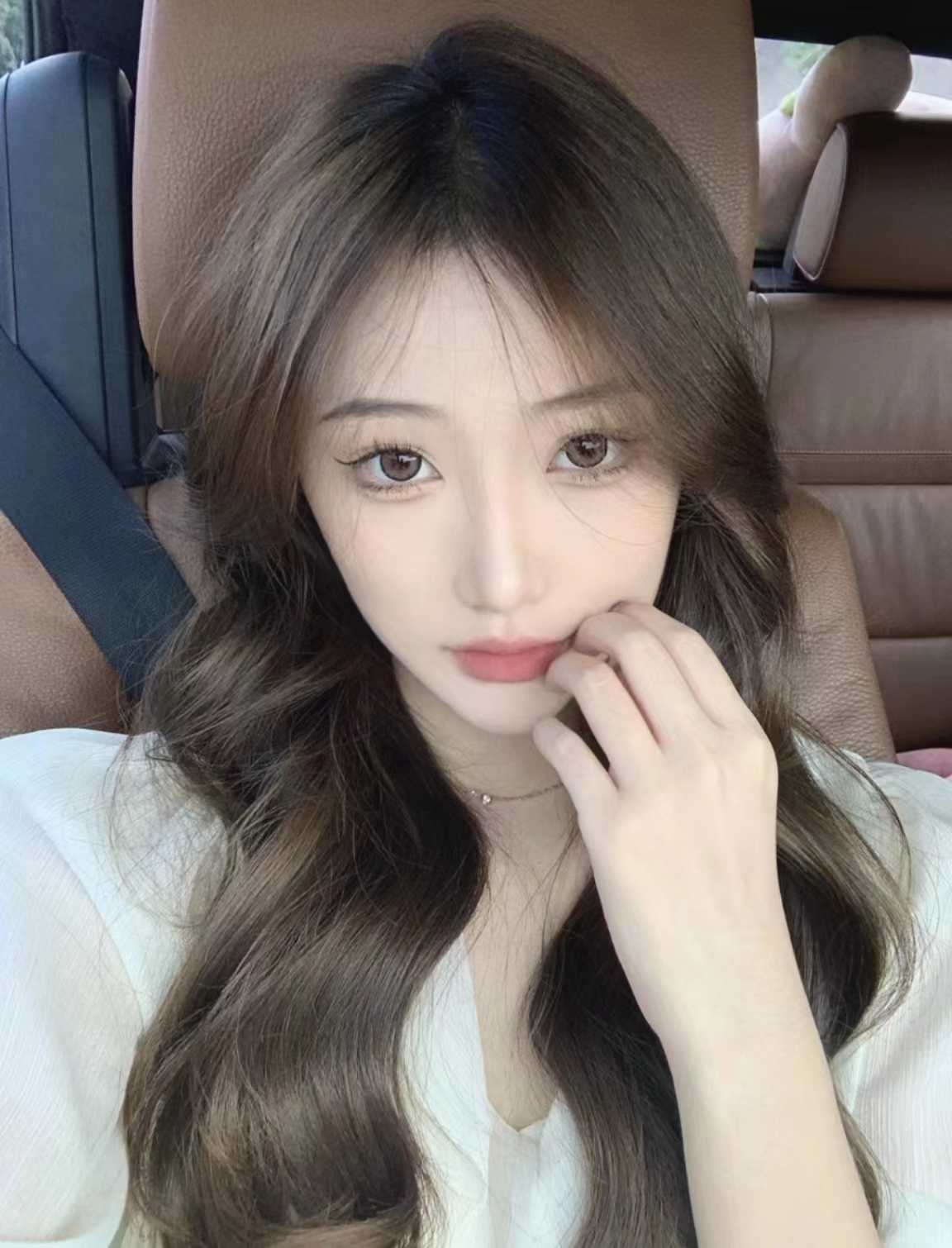 咪咪挺拔手感好，制服丝袜