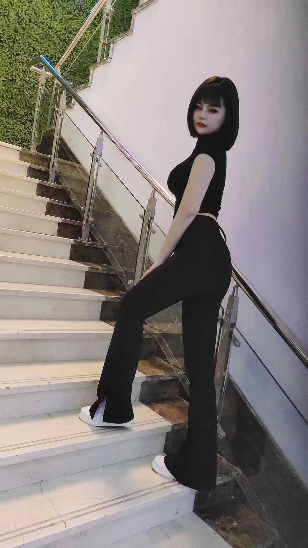 小姐姐超级配合，姿势很到位