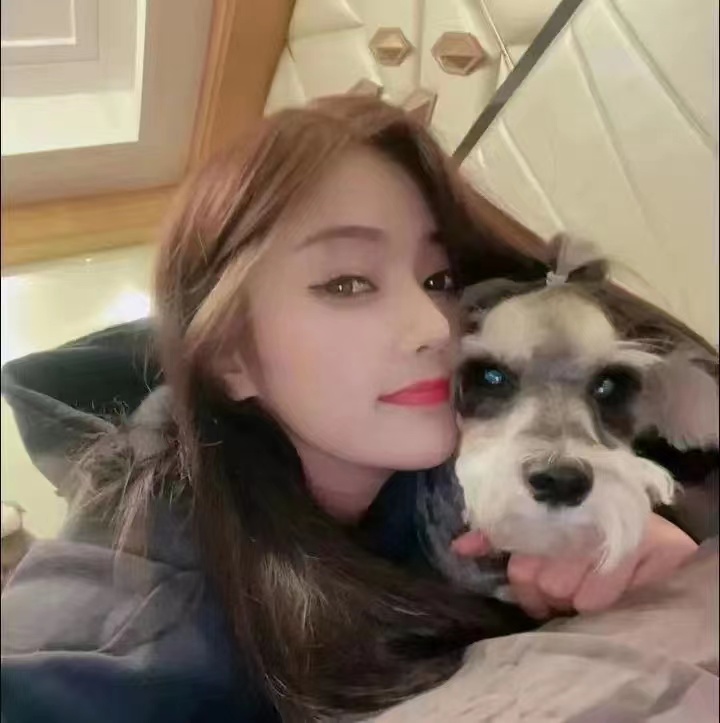 身材很不错，主打年轻