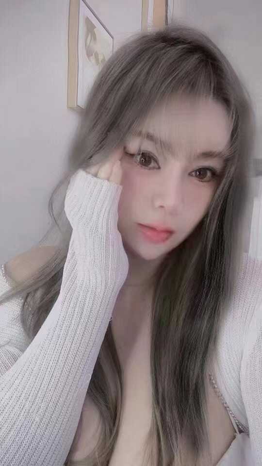 胸特别大，抓起来很爽，bb很紧