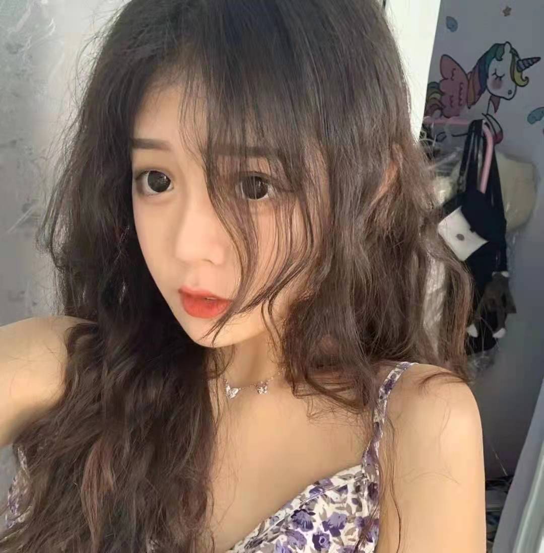 很有女友感觉的小美女