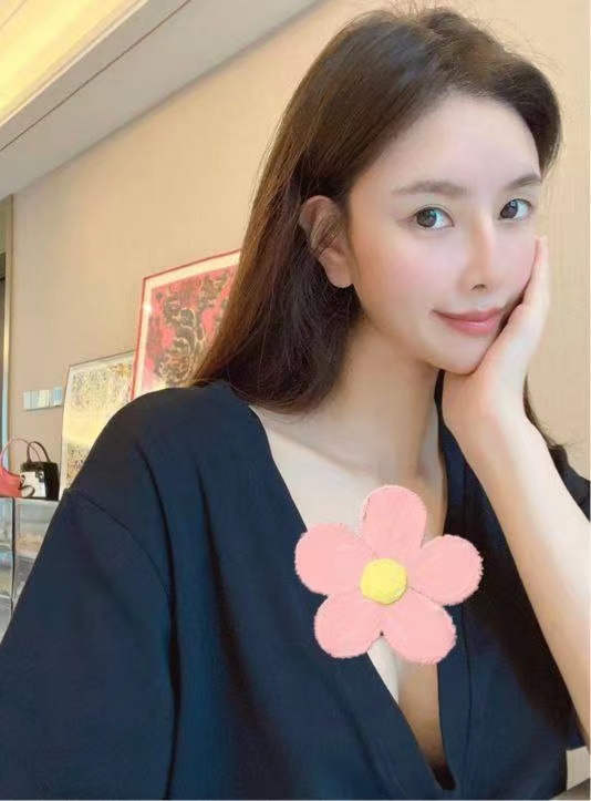 边干她还边说一些sao话