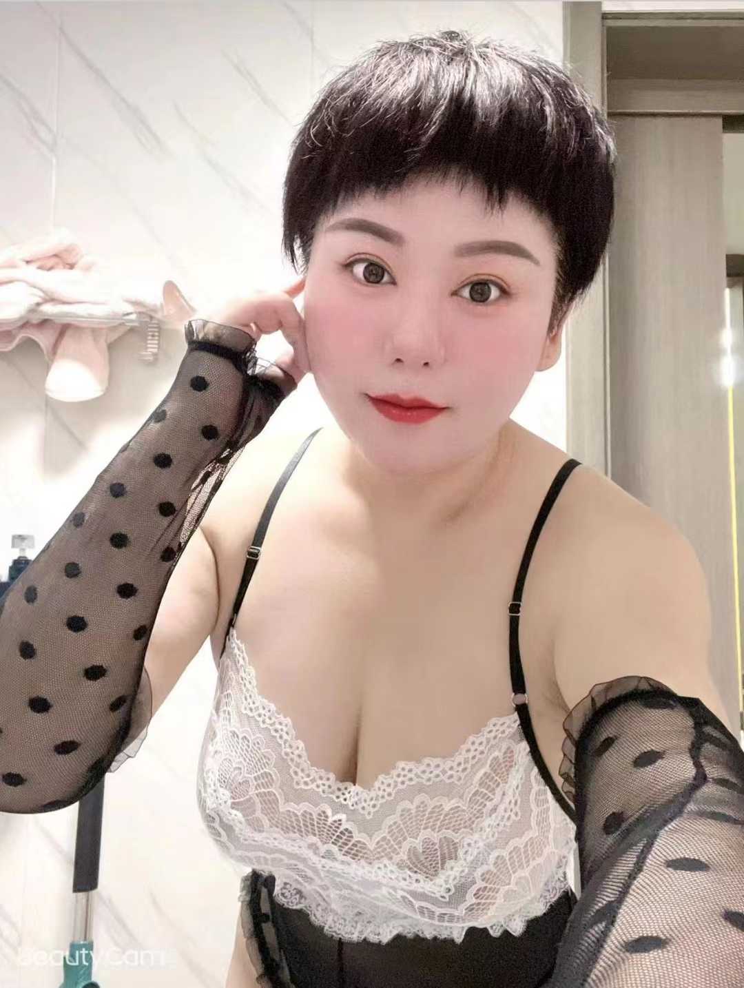 丰满大胸干起来太爽