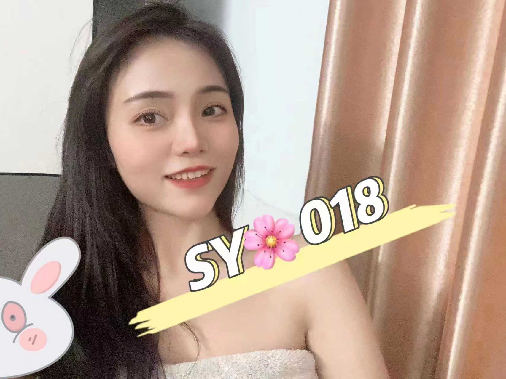 长得确实不错，身材好颜值高