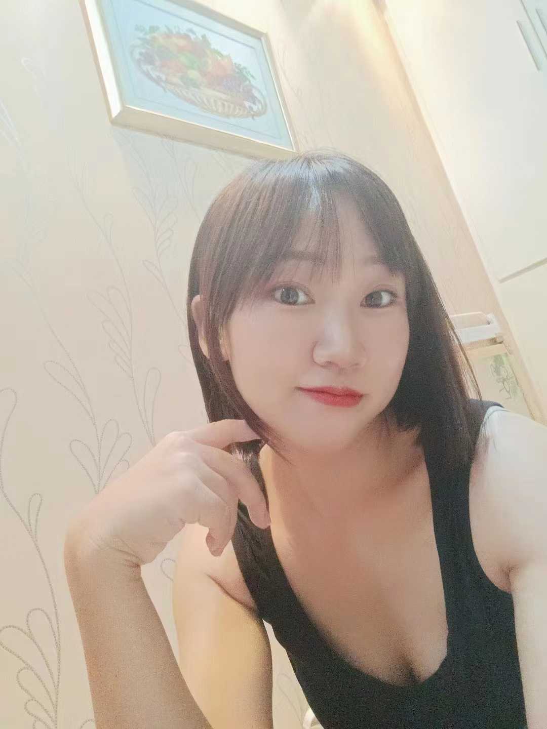 身材苗条，屁股翘，花式做的很舒服