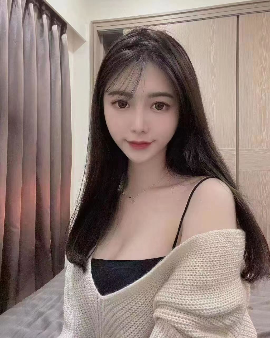 一副享受的销魂表情，玩的很嗨