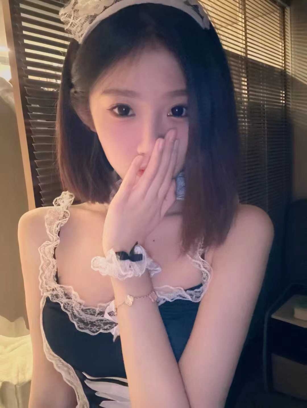 小b很紧,很会夹，制服诱惑