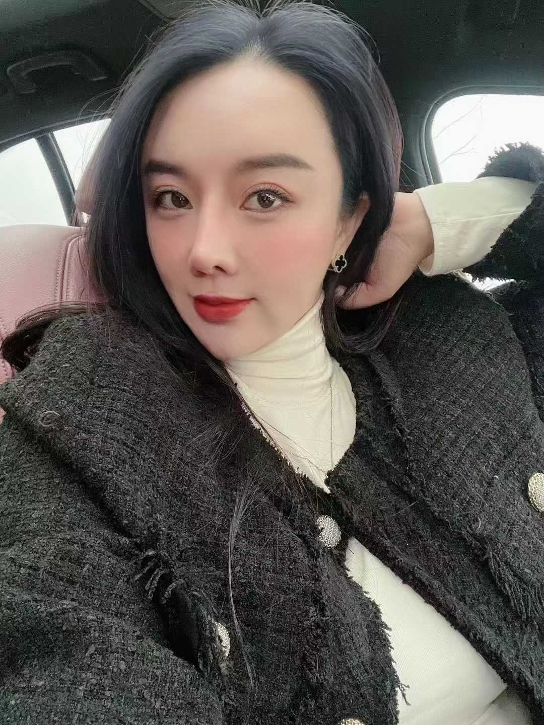 床上很给力，各方面都不错的小姐姐