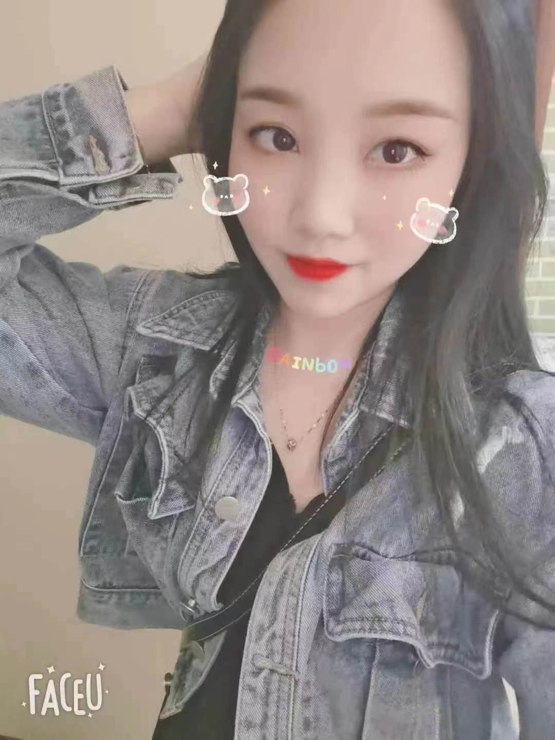 很有女友感觉的小美女