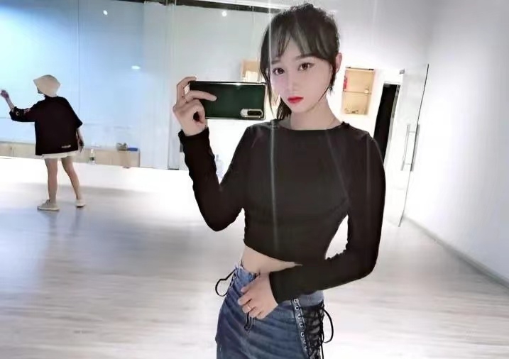 年轻漂亮妹子又白