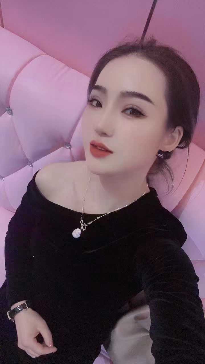 b很好艹够嫩，夹得很紧