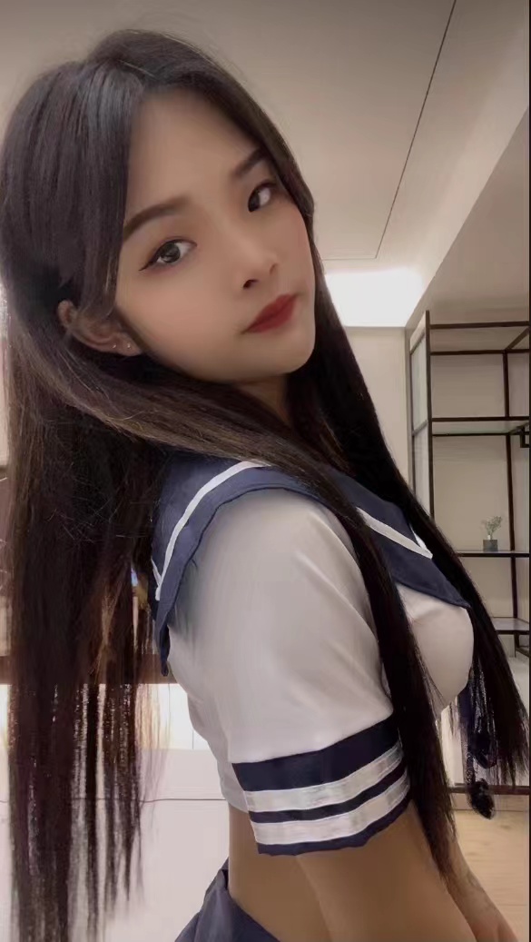 身材娇小，床上很棒的小姐姐