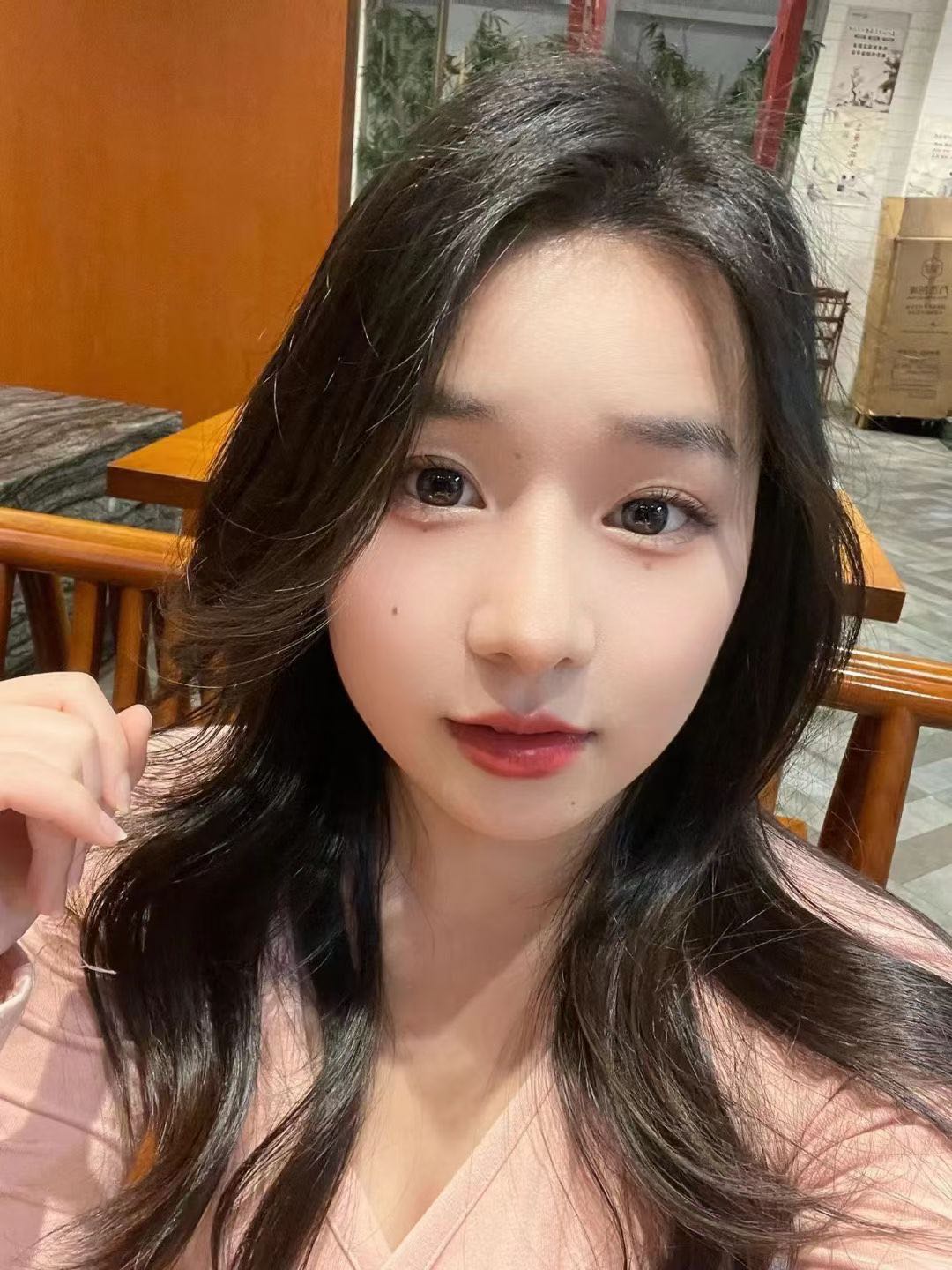 微胖漂亮小美女