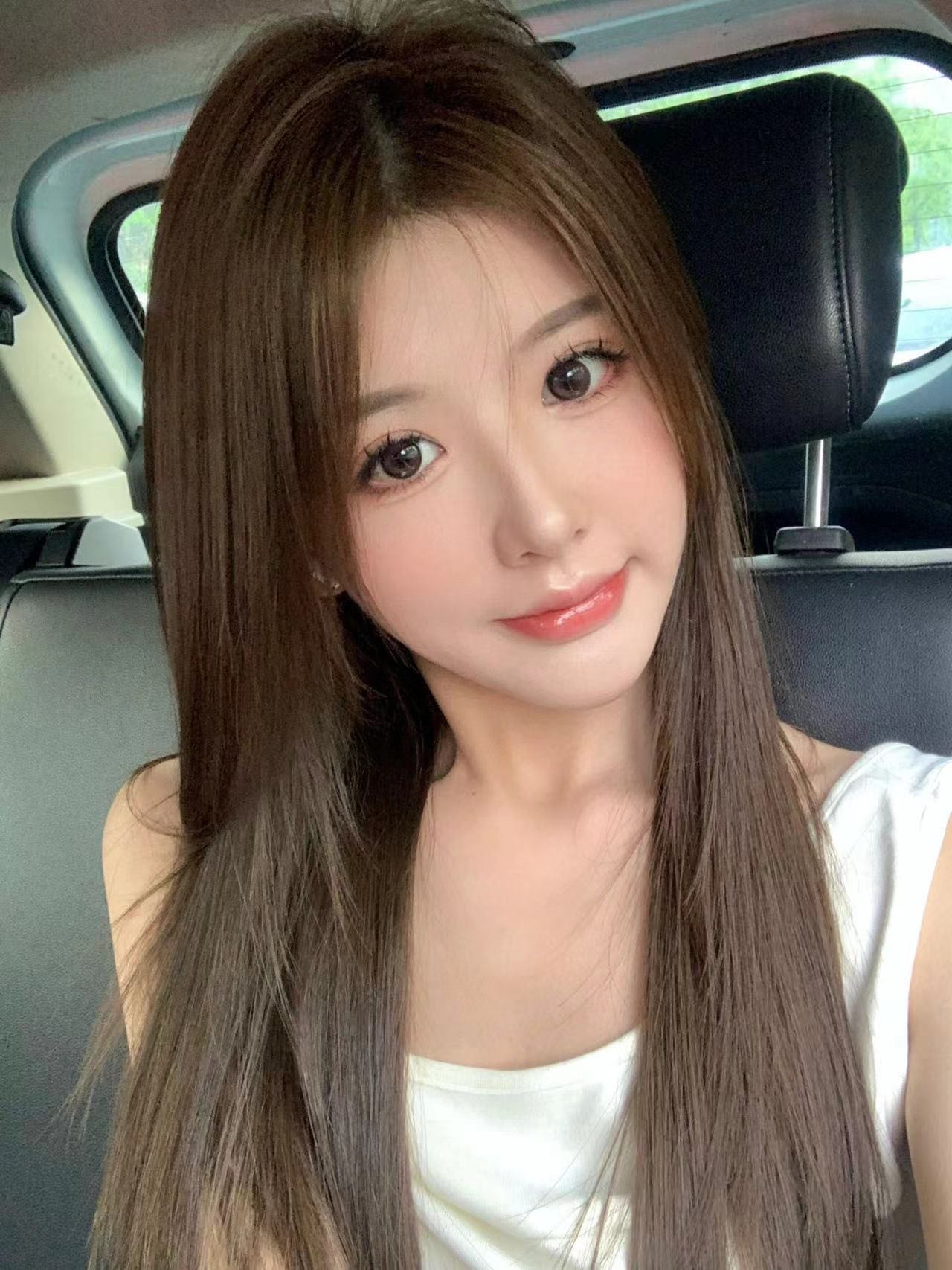 颜值配合姿势都超级棒的小美女