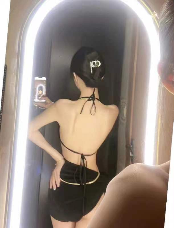 身材不错，细腰翘臀