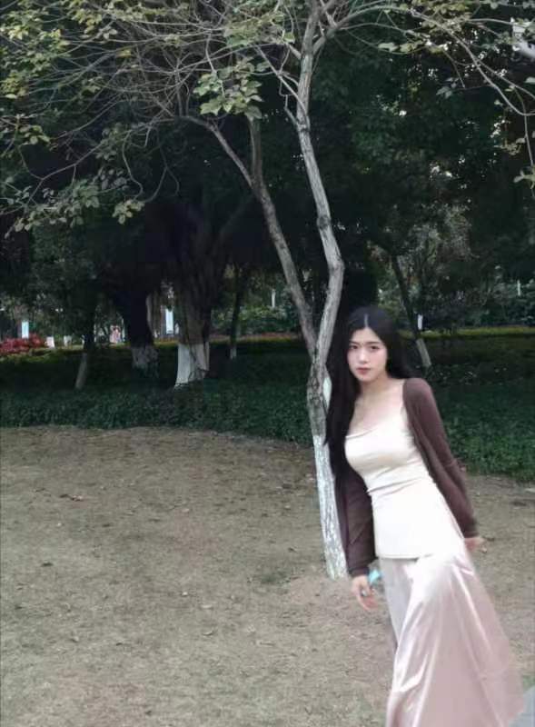 身材不错，细腰翘臀