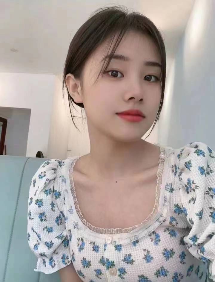 胸挺b紧，姿势都很配合