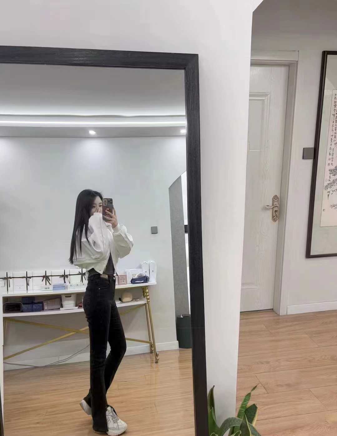 服务好，性感高挑美女