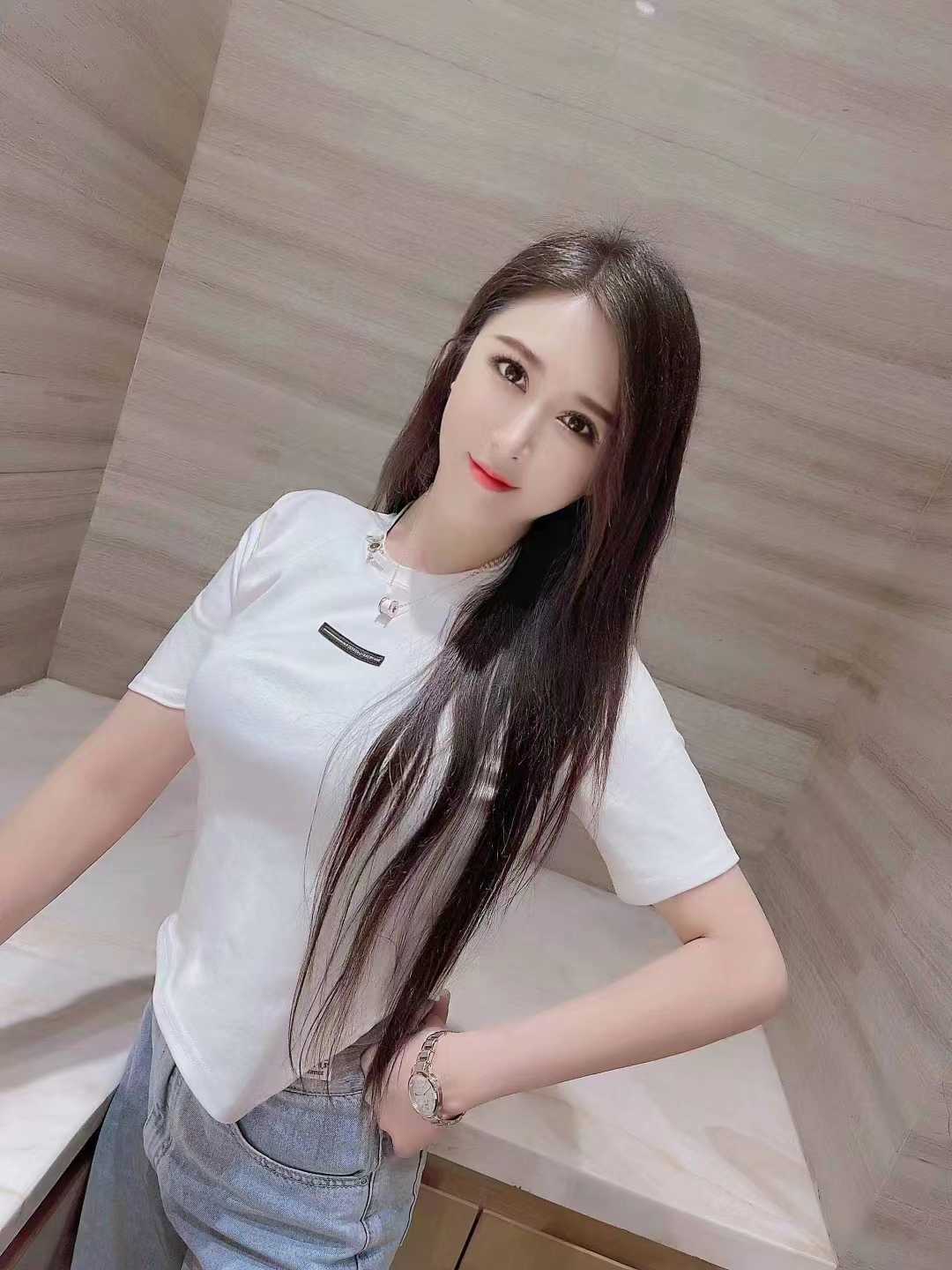 这妞儿的条件特别好，颜正