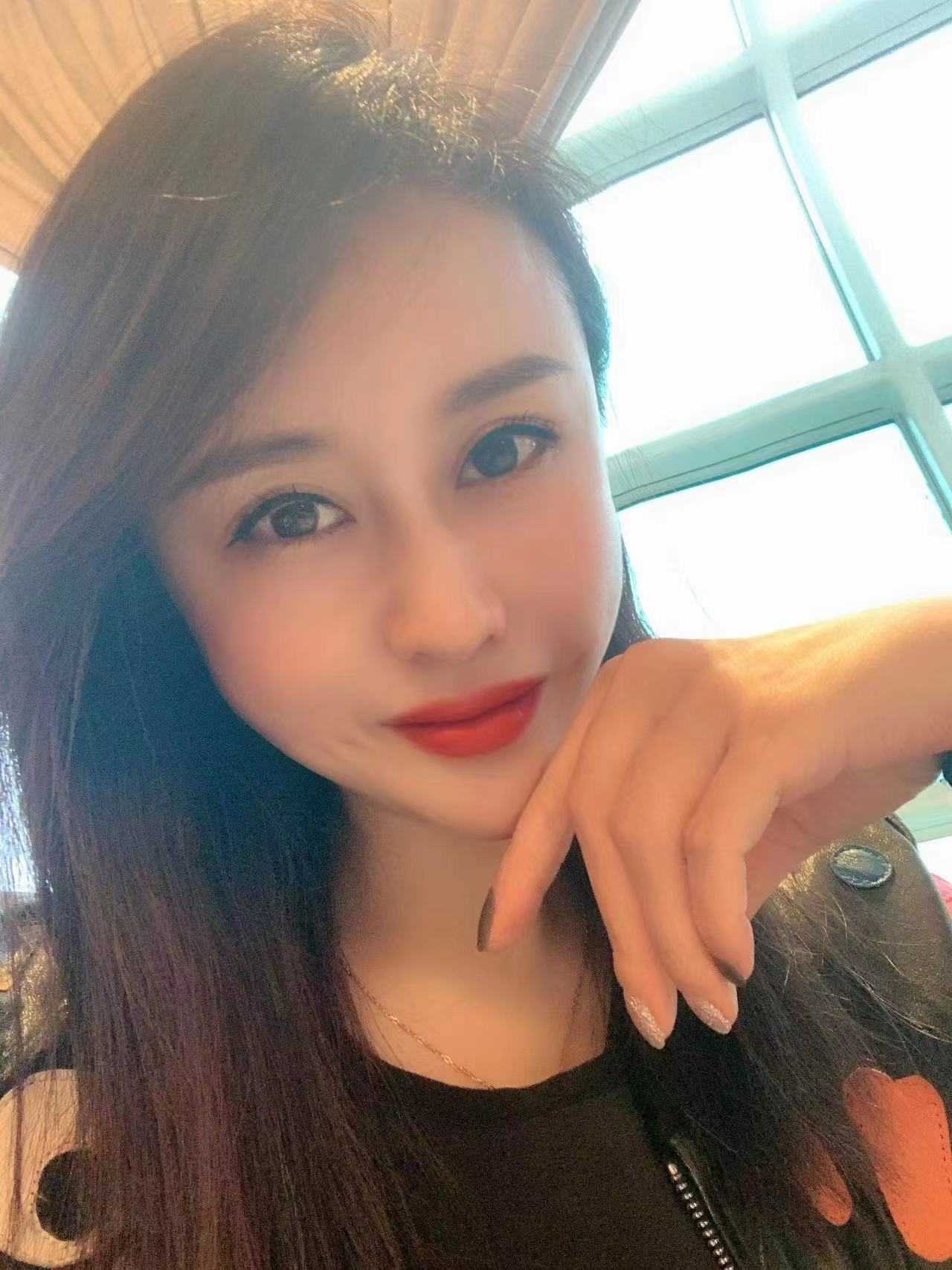 很配合还会主动给我做服务