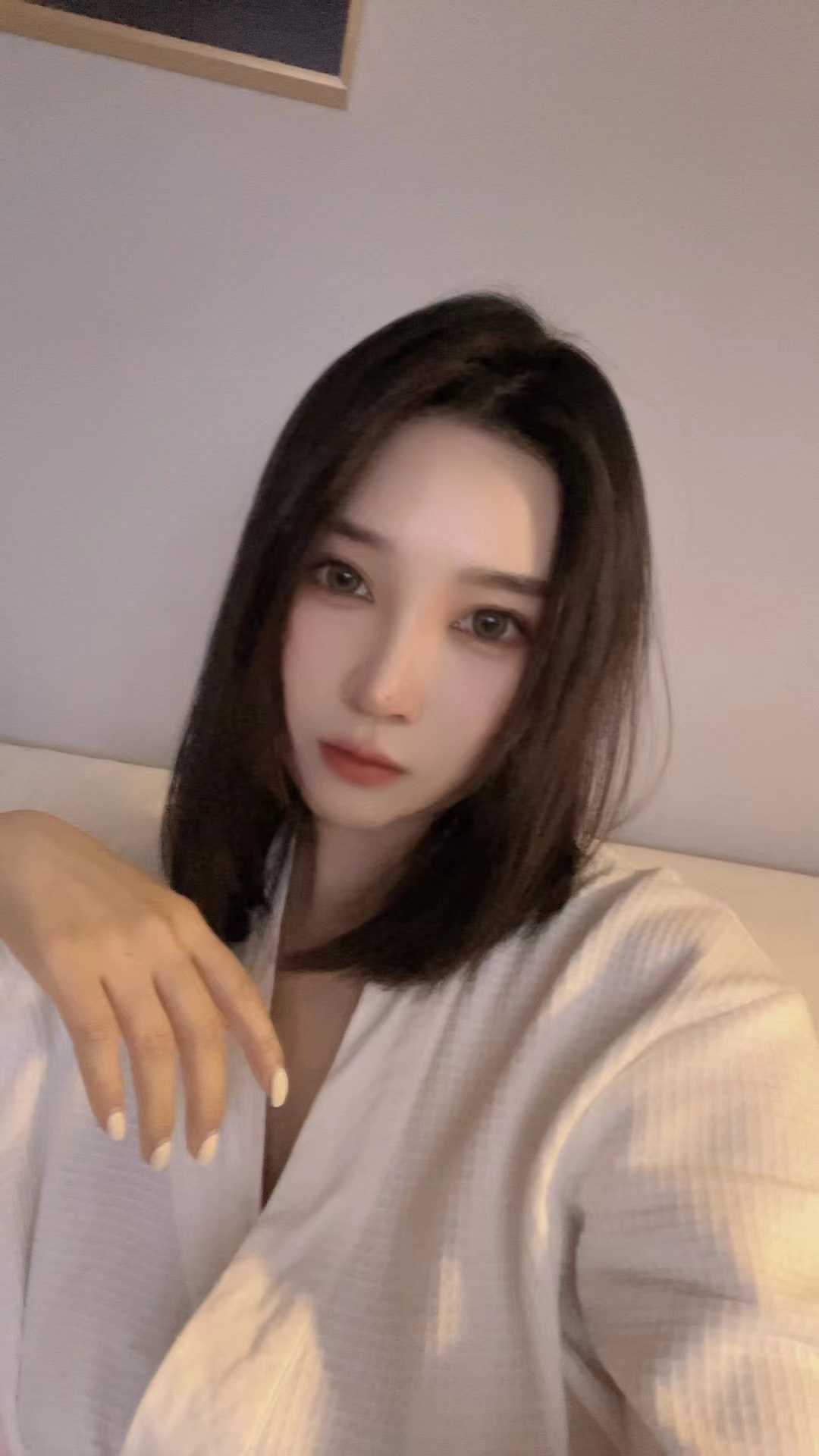 床上很给力，各方面都不错的小姐姐