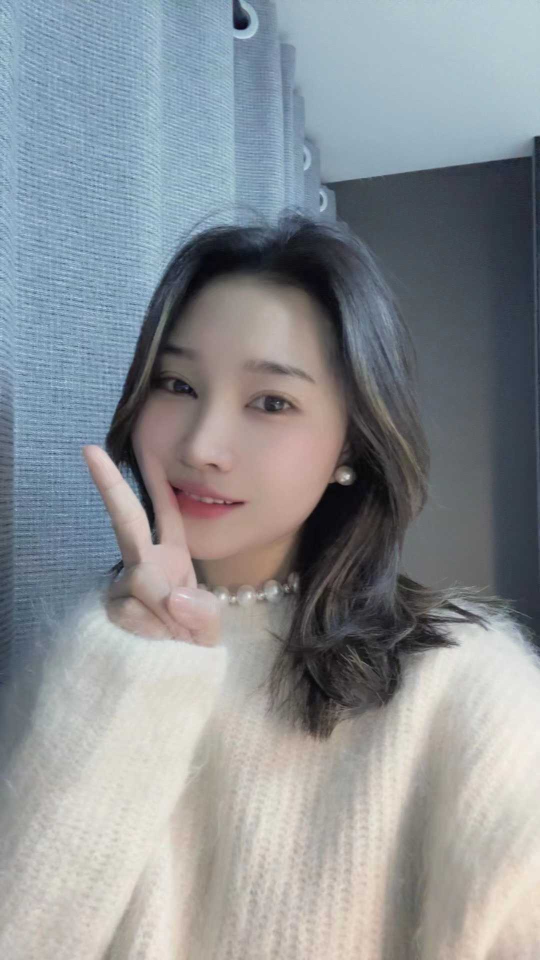 床上很给力，各方面都不错的小姐姐