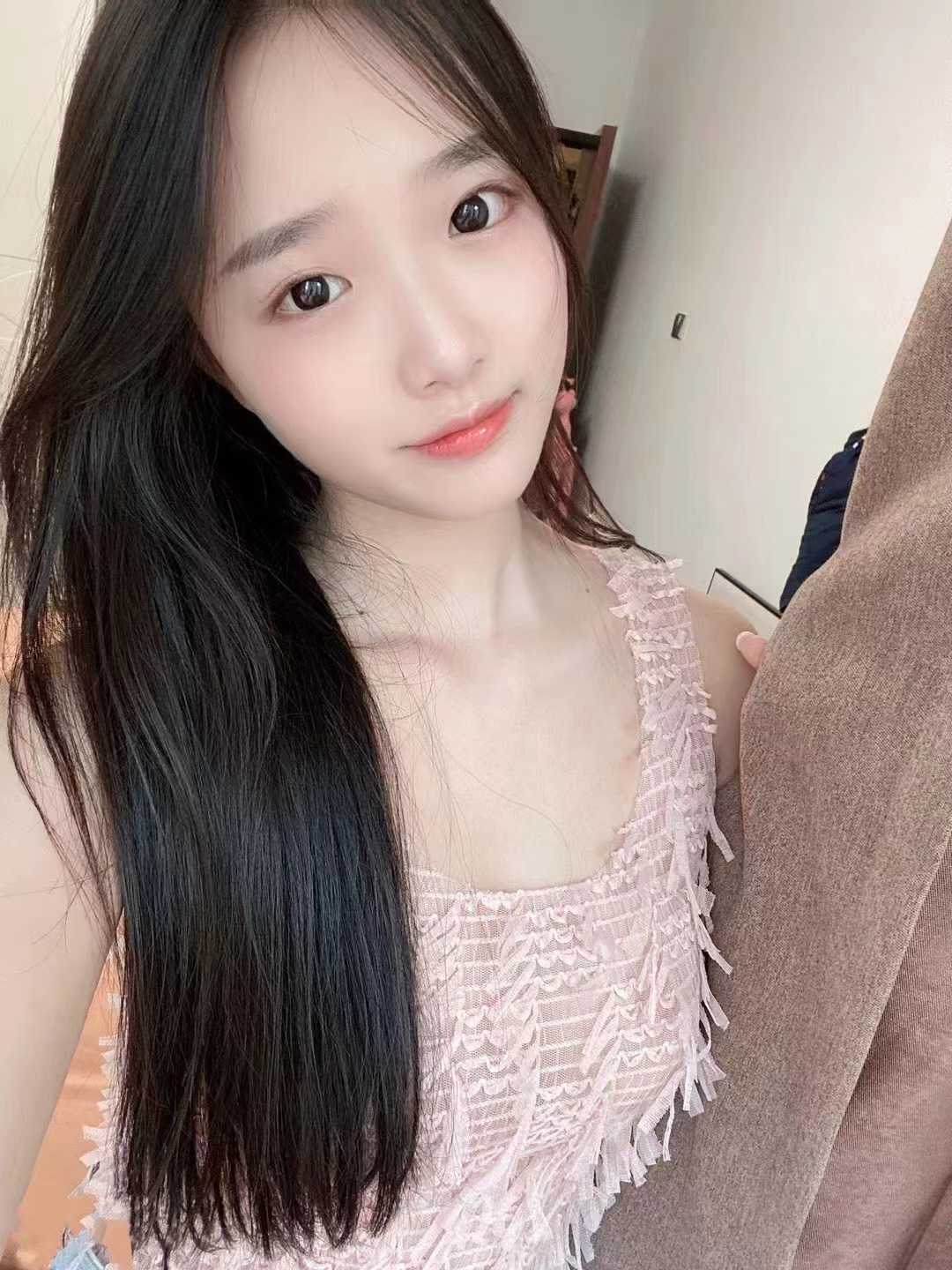 下面特紧，淫水还很多