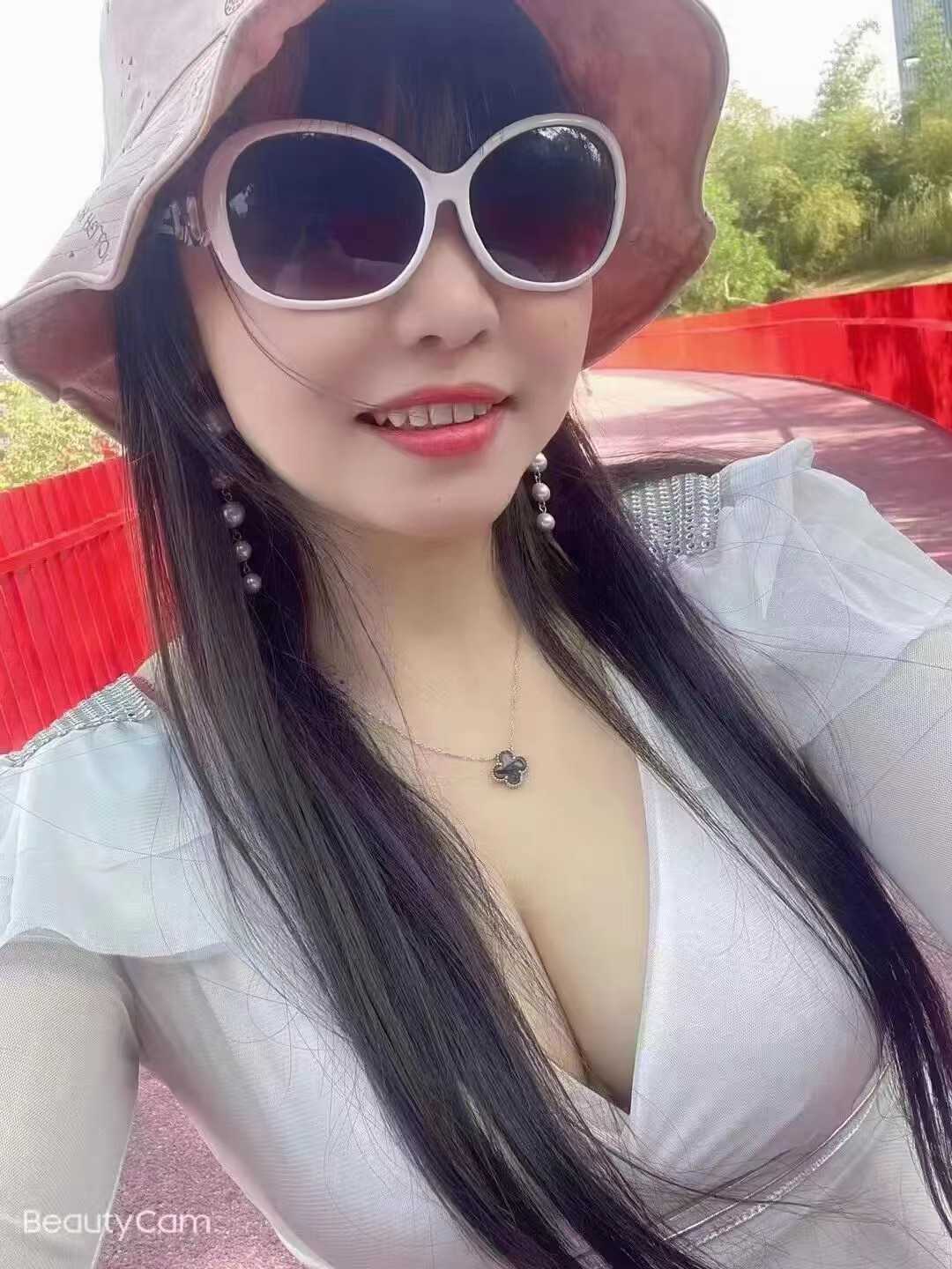 龙华区巨乳小幸运